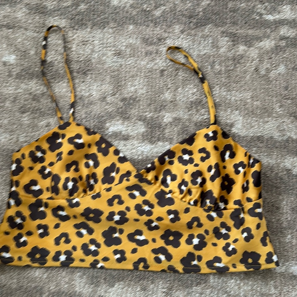 Women’s silk crop top gold in colors small in very good condition worn once
